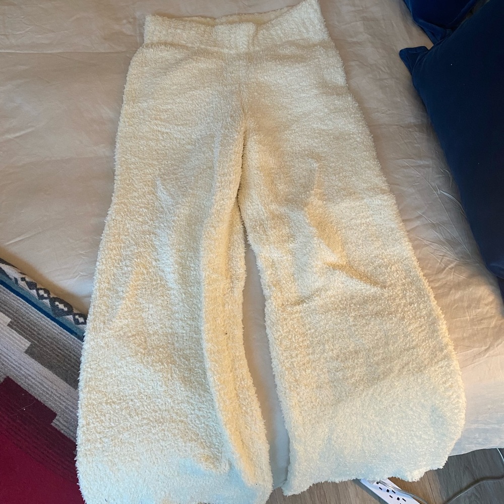 SKIMS Kim Kardashian Cozy Knit Pant white fuzzy